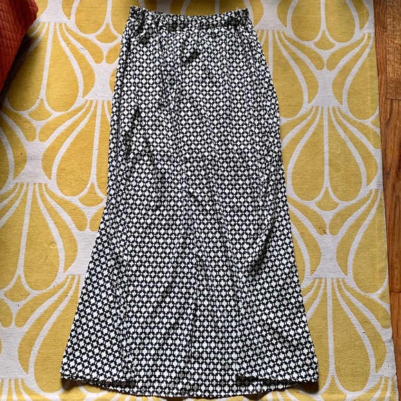 Black & Ivory High-waisted Maxi Skirt - Picture 5 of 8